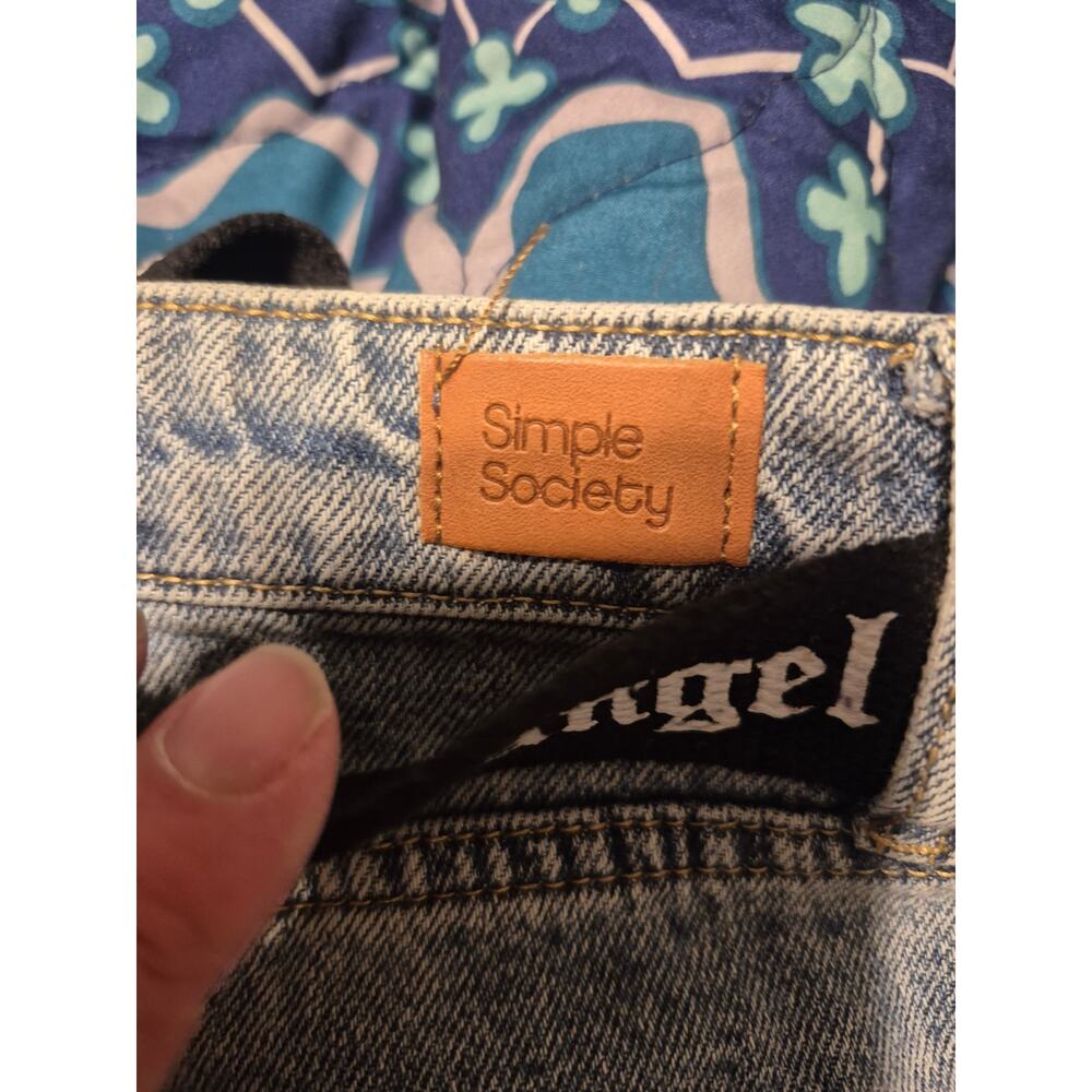 Simple Society NWT High Rise Distressed Mom Jeans | Angel Belt | Light Wash - Picture 6 of 15